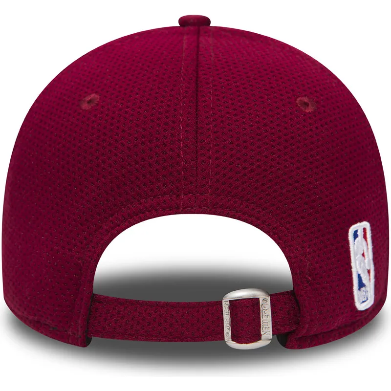 kapa-zaobljena-crvena-podesiv-9forty-mesh-cleveland-cavaliers-nba-new-era kapa-zaobljena-crvena-podesiv-9forty-mesh-cleveland-cavaliers-nba-new-era