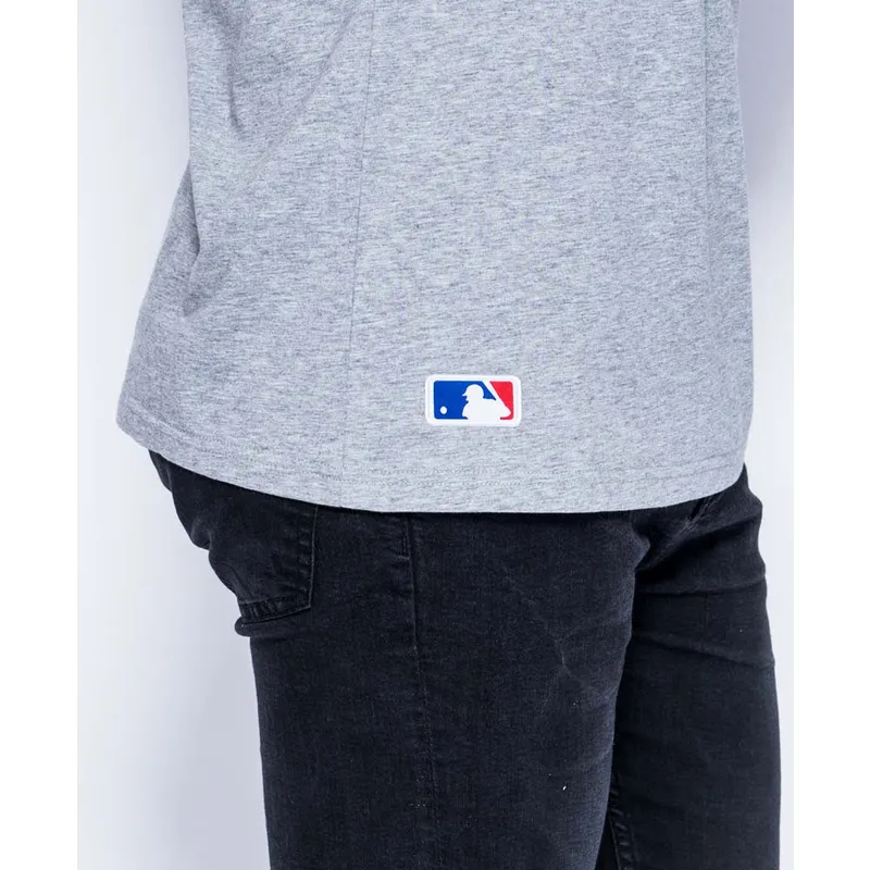 majice-kratki-rukav-siva-badge-new-york-yankees-mlb-new-era
