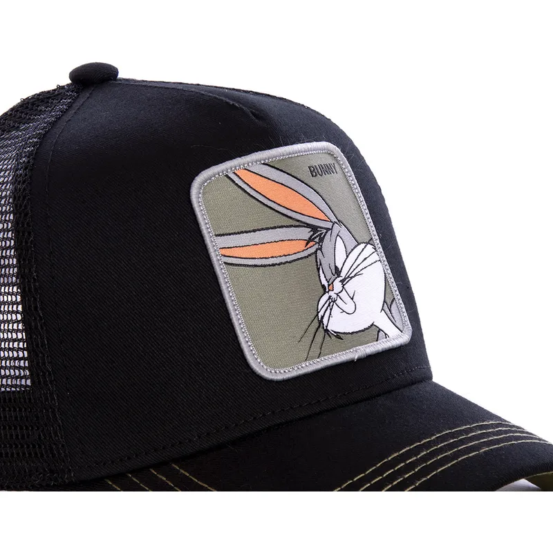 cap-zaobljena-black-snapback-bugs-bunny-looney-tunes-capslab