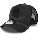 kapa-zaobljena-maskirni-snapback-essential-camo-a-frame-new-york-yankees-mlb-new-era