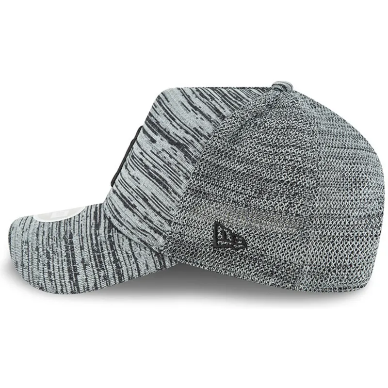 kapa-zaobljena-siva-snapback-ajustable-9forty-engineered-fit-new-york-yankees-mlb-new-era