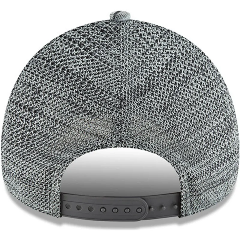 kapa-zaobljena-siva-snapback-ajustable-9forty-engineered-fit-new-york-yankees-mlb-new-era