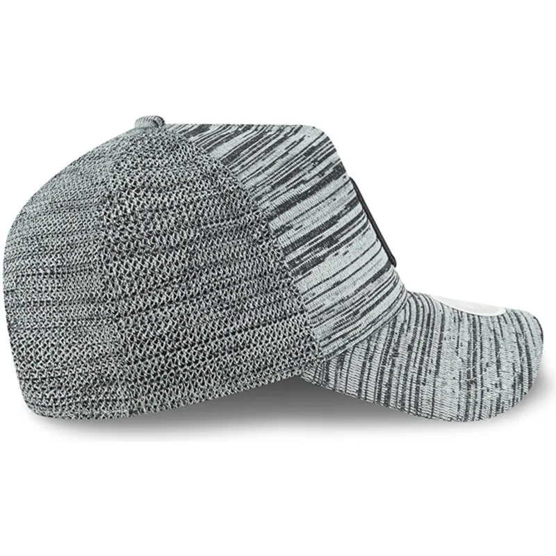 kapa-zaobljena-siva-snapback-ajustable-9forty-engineered-fit-new-york-yankees-mlb-new-era