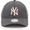 kapa-zaobljena-siva-podesiv-rosa-9forty-tech-jersey-new-york-yankees-mlb-new-era