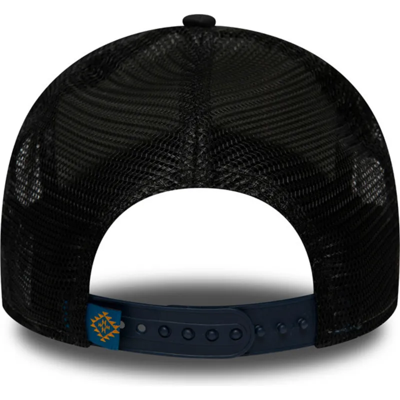 kapa-zaobljena-mornarsko-plava-snapback-bear-tattoo-pack-a-frame-new-era