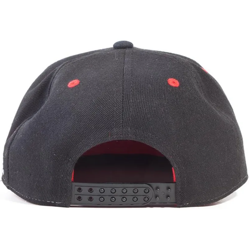 kapa-ravna-crna-snapback-red-helmet-difuzed