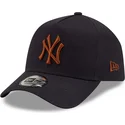 kapa-zaobljena-mornarsko-plava-snapback-9forty-e-frame-new-york-yankees-mlb-new-era