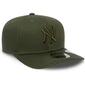 kapa-zaobljena-zelena-snapback-9fifty-stretch-snap-league-essential-new-york-yankees-mlb-new-era