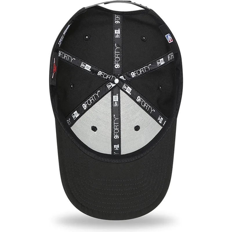 kapa-zaobljena-crna-snapback-9forty-black-base-chicago-bulls-nba-new-era
