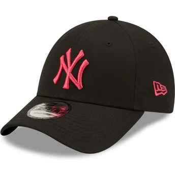 kapa-zaobljena-crna-snapback-rosa-9forty-black-base-new-york-yankees-mlb-new-era