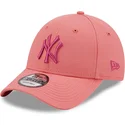 kapa-zaobljena-ruzicasta-podesiv-9forty-league-essential-new-york-yankees-mlb-new-era