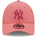 kapa-zaobljena-ruzicasta-podesiv-9forty-league-essential-new-york-yankees-mlb-new-era