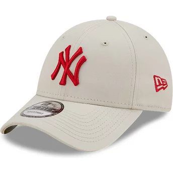 New Era Curved Brim Red Logo 9FORTY League Essential New York Yankees MLB Beige Adjustable Cap