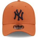 kapa-zaobljena-smeda-prilagodena-39thirty-league-essential-new-york-yankees-mlb-new-era
