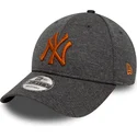 kapa-zaobljena-siva-podesiv-9forty-shadow-tech-new-york-yankees-mlb-new-era