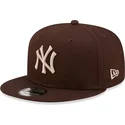kapa-ravna-smeda-snapback-9fifty-league-essential-new-york-yankees-mlb-new-era