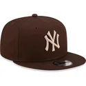 kapa-ravna-smeda-snapback-9fifty-league-essential-new-york-yankees-mlb-new-era