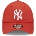 kapa-zaobljena-crvena-podesiv-9forty-league-essential-new-york-yankees-mlb-new-era