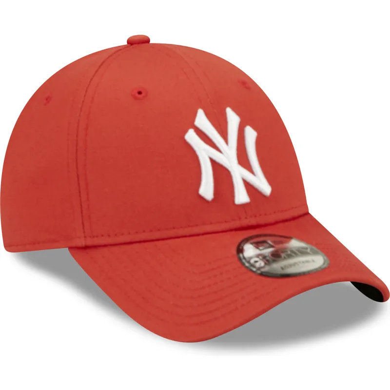 kapa-zaobljena-crvena-podesiv-9forty-league-essential-new-york-yankees-mlb-new-era