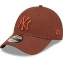 kapa-zaobljena-smeda-podesiv-9forty-league-essential-new-york-yankees-mlb-new-era
