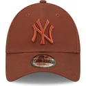 kapa-zaobljena-smeda-podesiv-9forty-league-essential-new-york-yankees-mlb-new-era