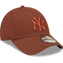 kapa-zaobljena-smeda-podesiv-9forty-league-essential-new-york-yankees-mlb-new-era