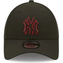 kapa-zaobljena-crna-snapback-9forty-neon-pack-repreve-new-york-yankees-mlb-new-era
