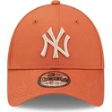 kapa-zaobljena-narancasta-podesiv-9forty-league-essential-new-york-yankees-mlb-new-era