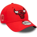 kapa-zaobljena-crvena-podesiv-9forty-team-side-patch-chicago-bulls-nba-new-era
