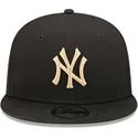 new-era-flat-brim-9fifty-league-essential-new-york-yankees-mlb-black-snapback-cap-with-beige-logo