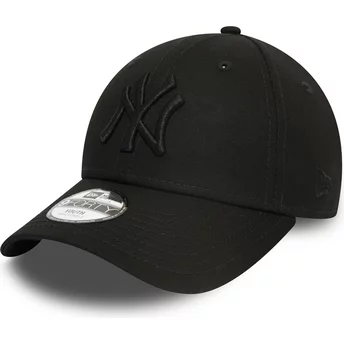 New Era Curved Brim Youth Black Logo 9FORTY League Essential New York Yankees MLB Black Adjustable Cap