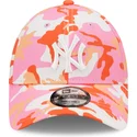 kapa-zaobljena-ruzicasta-podesiv-9forty-all-over-print-seasonal-new-york-yankees-mlb-new-era