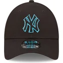 kapa-zaobljena-crna-podesiv-9forty-neon-outline-new-york-yankees-mlb-new-era