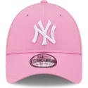 kapa-zaobljena-ruzicasta-podesiv-9forty-league-essential-new-york-yankees-mlb-new-era