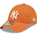 kapa-zaobljena-narancasta-podesiv-9forty-league-essential-new-york-yankees-mlb-new-era