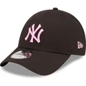 kapa-zaobljena-crna-podesiv-rosa-9forty-league-essential-new-york-yankees-mlb-new-era