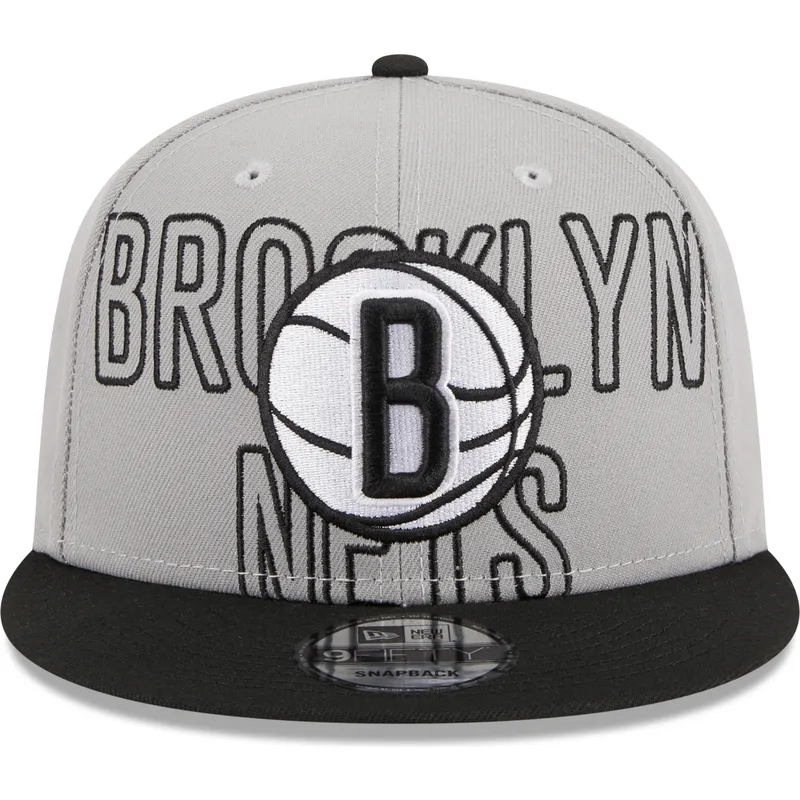 kapa-ravna-siva-snapback-9fifty-draft-edition-2023-brooklyn-nets-nba-new-era