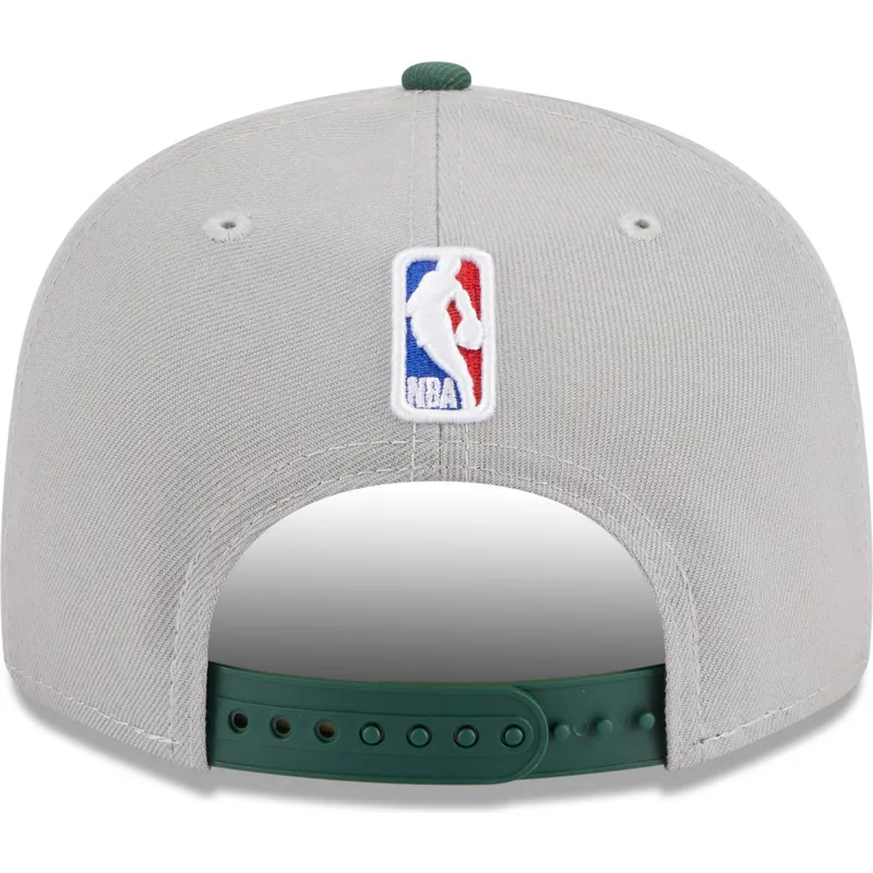 kapa-ravna-siva-snapback-9fifty-draft-edition-2023-milwaukee-bucks-nba-new-era kapa-ravna-siva-snapback-9fifty-draft-edition-2023-milwaukee-bucks-nba-new-era