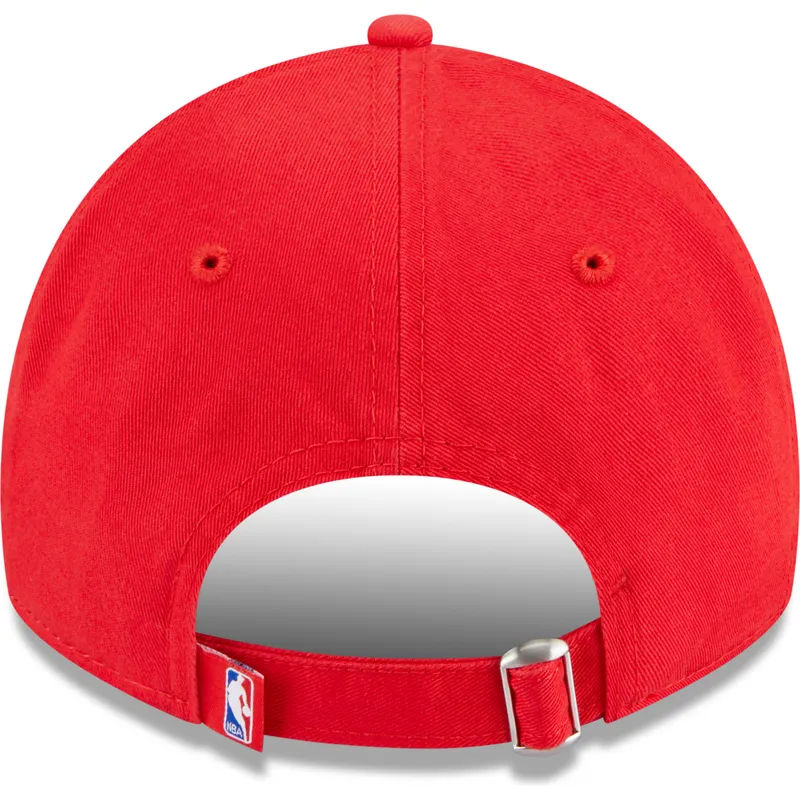 kapa-zaobljena-crvena-podesiv-9twenty-draft-edition-2023-chicago-bulls-nba-new-era