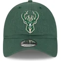 kapa-zaobljena-zelena-podesiv-9twenty-draft-edition-2023-milwaukee-bucks-nba-new-era