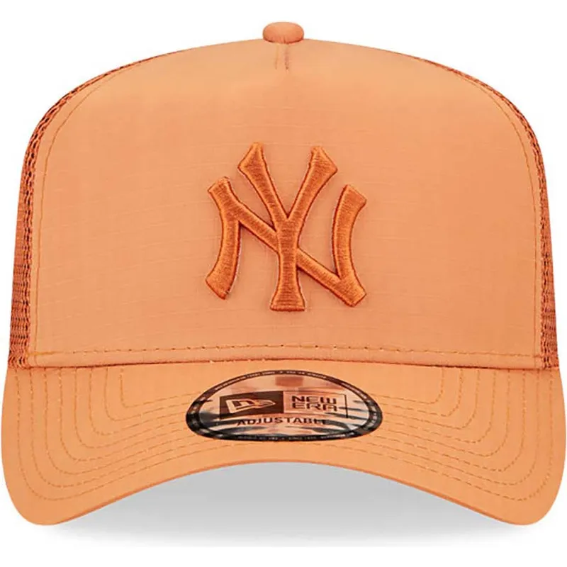 kapa-zaobljena-smeda-snapback-a-frame-tech-ripstop-new-york-yankees-mlb-new-era