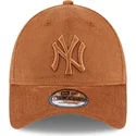 kapa-zaobljena-smeda-podesiv-9forty-cord-new-york-yankees-mlb-new-era