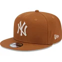 kapa-ravna-smeda-snapback-9fifty-league-essential-new-york-yankees-mlb-new-era