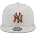 kapa-ravna-bez-snapback-9fifty-league-essential-new-york-yankees-mlb-new-era