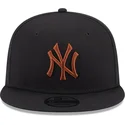 kapa-ravna-crna-snapback-9fifty-league-essential-new-york-yankees-mlb-new-era