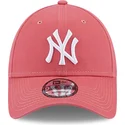 kapa-zaobljena-ruzicasta-podesiv-9forty-league-essential-new-york-yankees-mlb-new-era