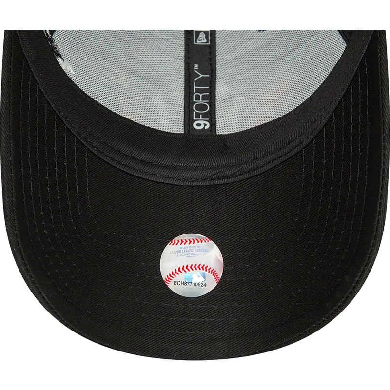 kapa-zaobljena-crna-podesiv-9forty-koi-fish-new-york-yankees-mlb-new-era
