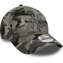 kapa-zaobljena-maskirni-podesiv-9forty-all-over-print-painted-new-york-yankees-mlb-new-era