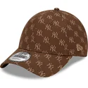 kapa-zaobljena-smeda-podesiv-9forty-monogram-new-york-yankees-mlb-new-era