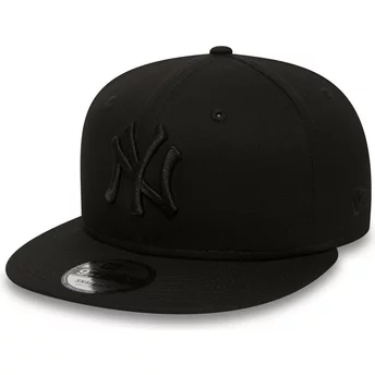 New Era Flat Brim 9FIFTY Black on Black New York Yankees MLB Black Snapback Cap